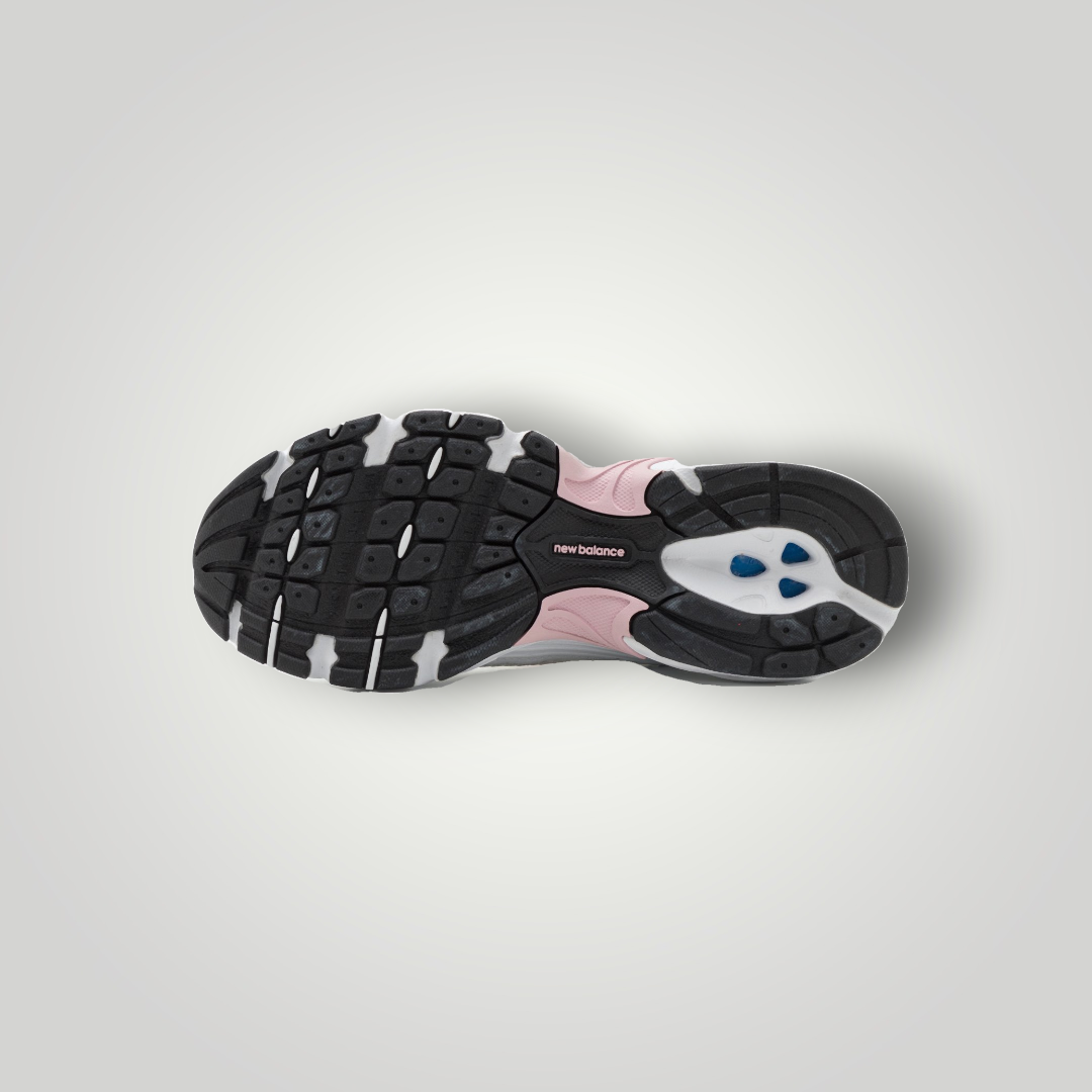 NDO Clothing New Balance U530 Sneaker Sohle mit schwarzem Profil und rosa Akzenten