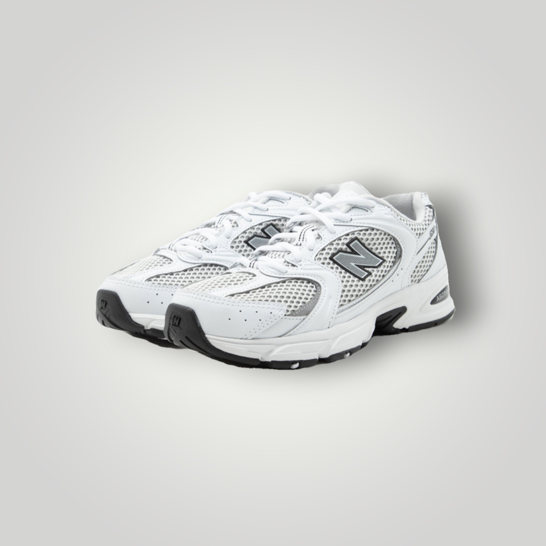 NDO Clothing New Balance U530 Sneaker in Weiss und Silber mit Mesh-Obermaterial und ABZORB-Dämpfung