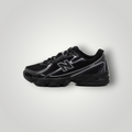 NDO Clothing New Balance U740 Unisex Sneaker in Schwarz aus Mesh und Kunstleder mit Schnürung und flacher Sohle