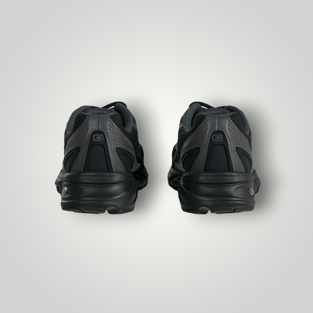 NDO Clothing New Balance U740 Unisex Sneaker in Schwarz mit Mesh-Obermaterial und robuster Kunststoffsohle, Rückansicht
