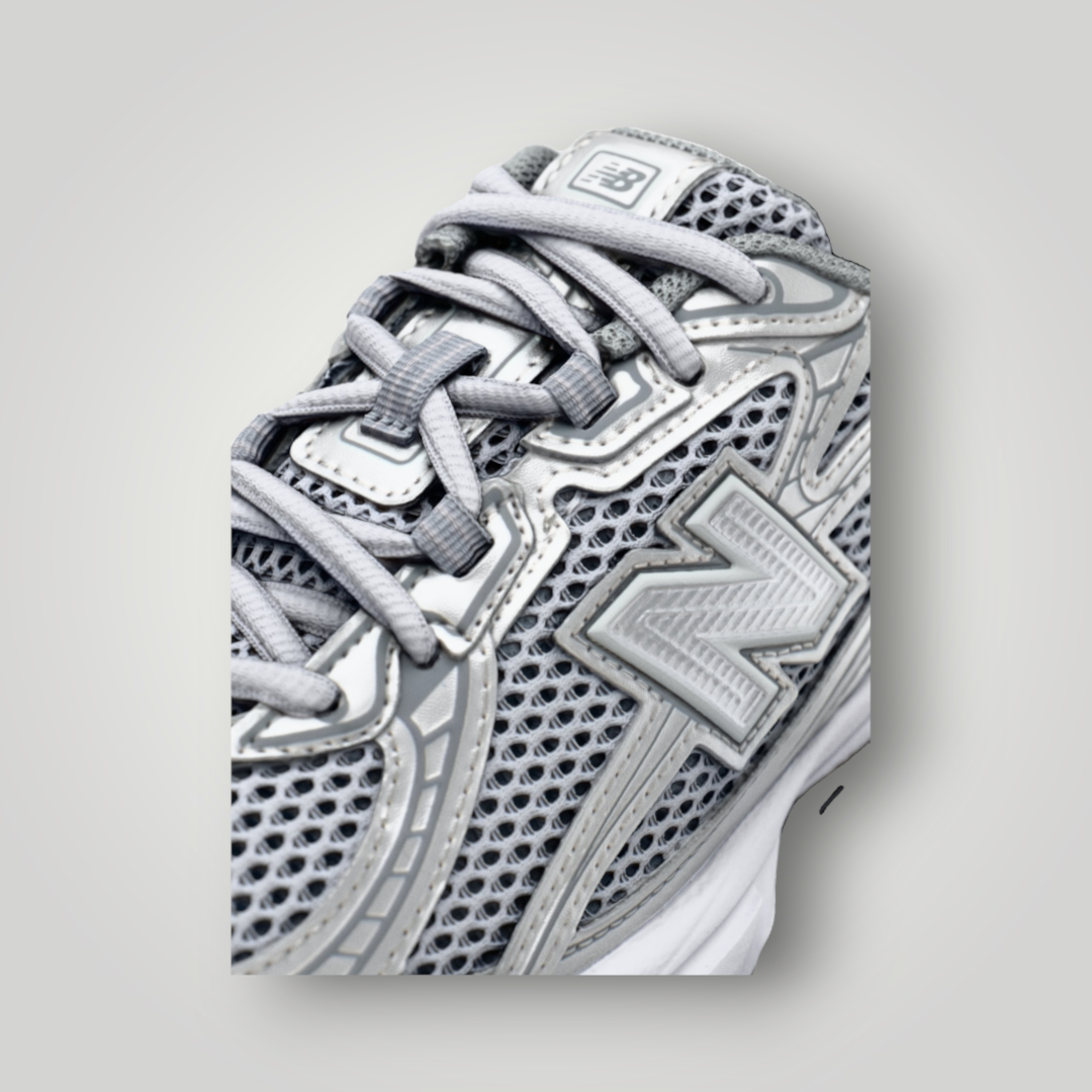 NDO Clothing New Balance U740 Sneaker in Grau und Silber mit Mesh-Obermaterial und Schnürung