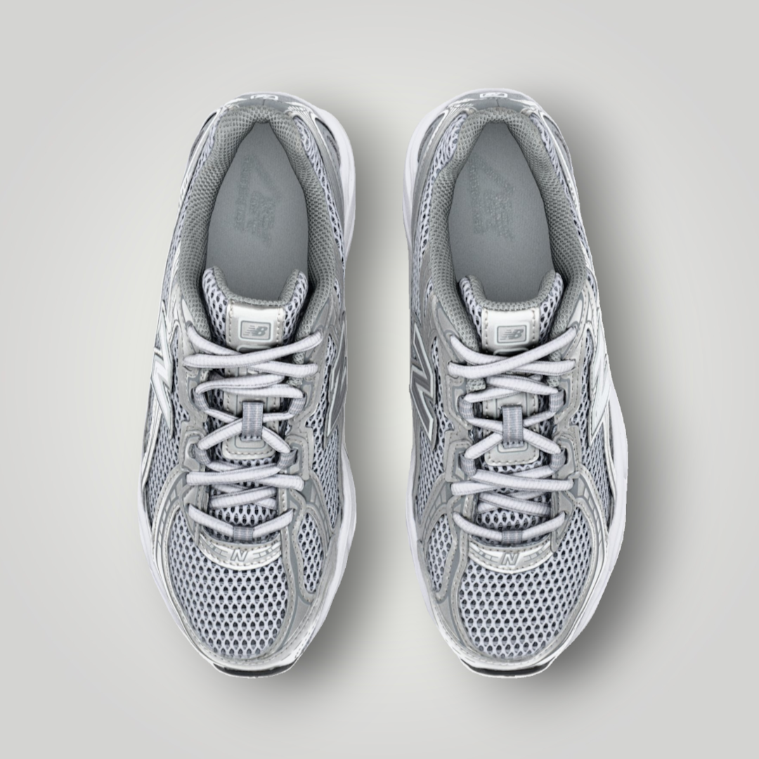 NDO Clothing New Balance U740 Unisex Sneaker in Grau und Silber mit Mesh-Obermaterial und Schnürung in Draufsicht