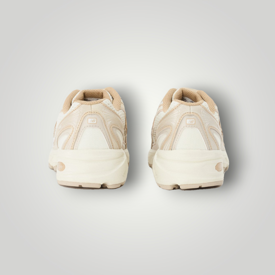NDO Clothing New Balance Sneaker in Incense aus Mesh und Kunstleder, Rückansicht der flachen Sportschuhe
