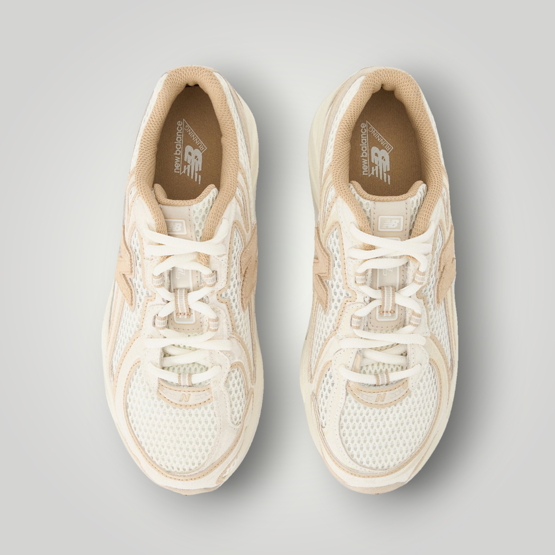 NDO Clothing New Balance Sneaker in Incense aus Mesh und Kunstleder mit Schnürung in der Draufsicht