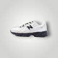NDO Clothing New Balance U740 Sneaker in Timberwolf und Weiß mit schwarzer Sohle und Mesh-Details