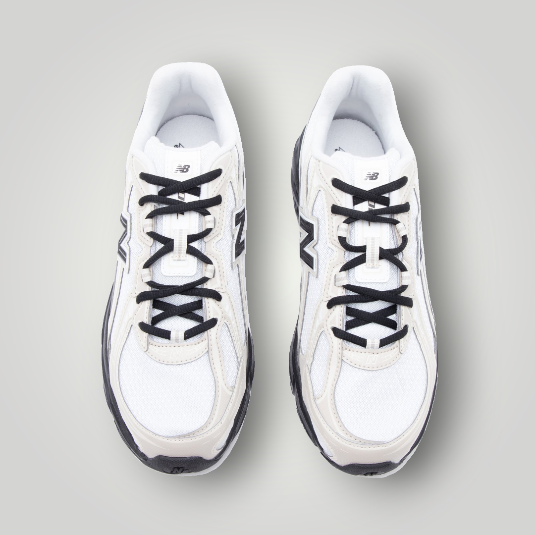 NDO Clothing New Balance U740 Sneaker in Timberwolf und Weiß mit Mesh-Einsätzen und schwarzer Schnürung von oben