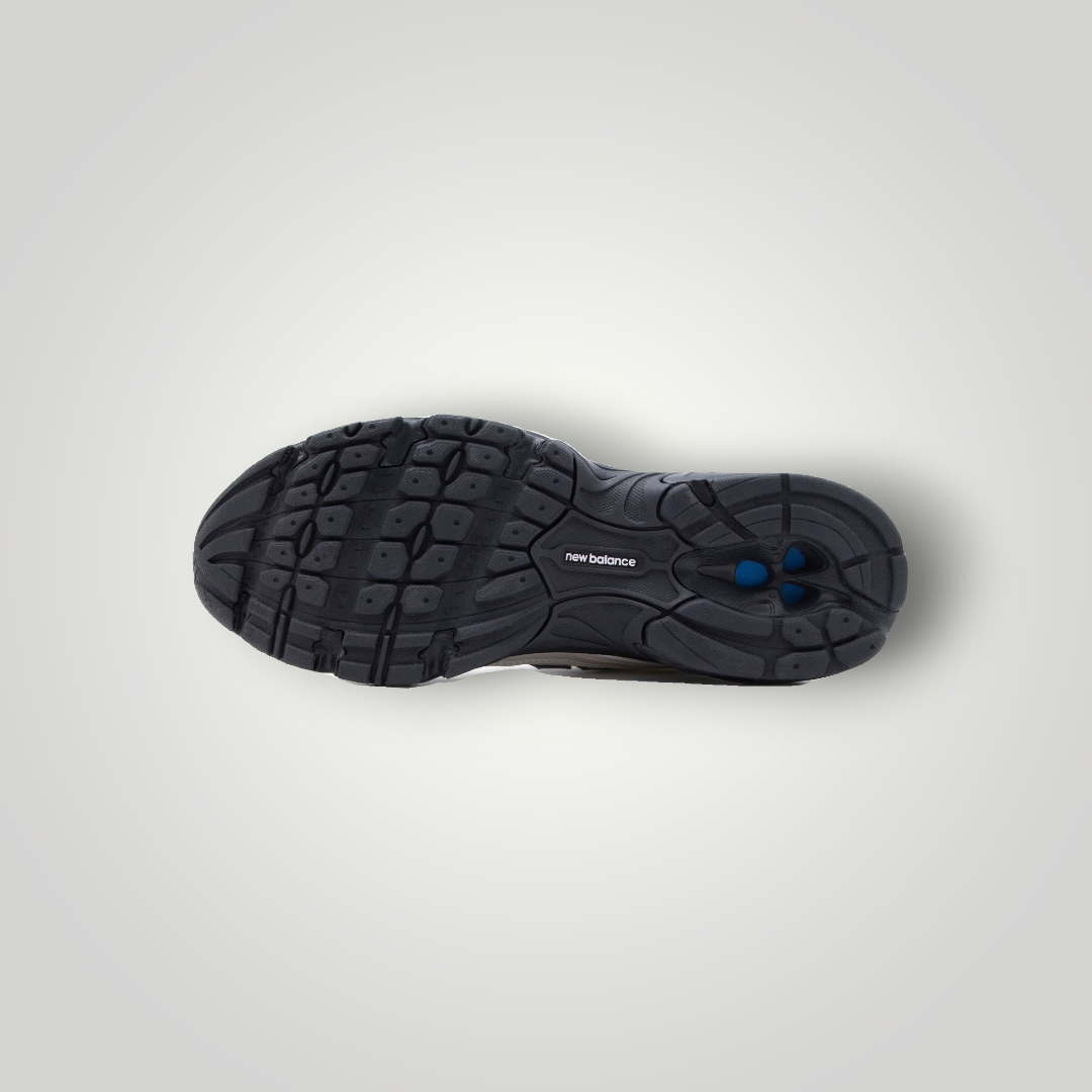 NDO Clothing New Balance U740 Sneaker mit schwarzer, rutschfester Profilsohle und blauem Dämpfungselement