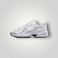 NDO Clothing New Balance U740 Unisex Sneaker in Weiß aus Mesh und Kunstleder mit Abzorb-Dämpfung in der Seitenansicht
