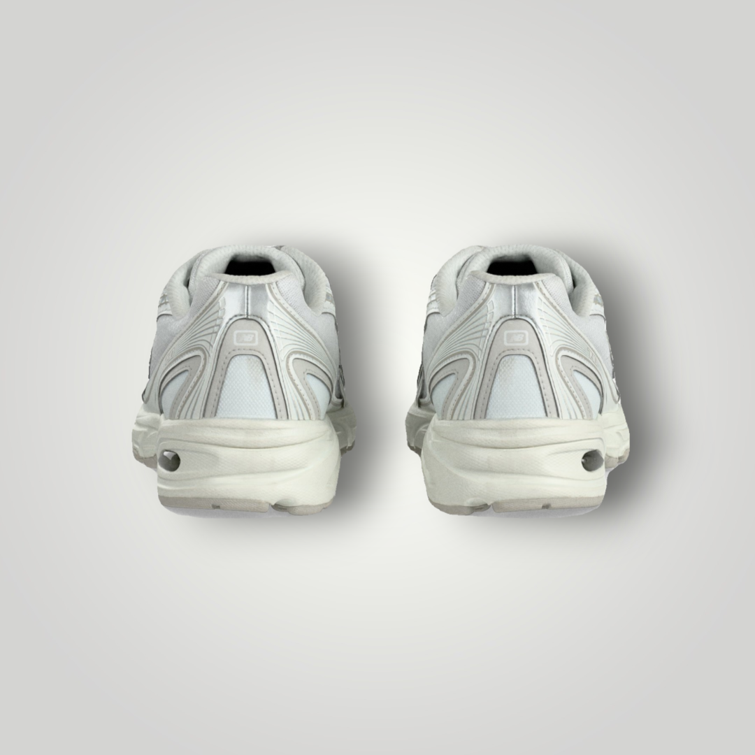 NDO Clothing New Balance U740 Sneaker in Weiß und Pistachio Butter, Rückansicht mit Mesh-Details und Abzorb-Sohle