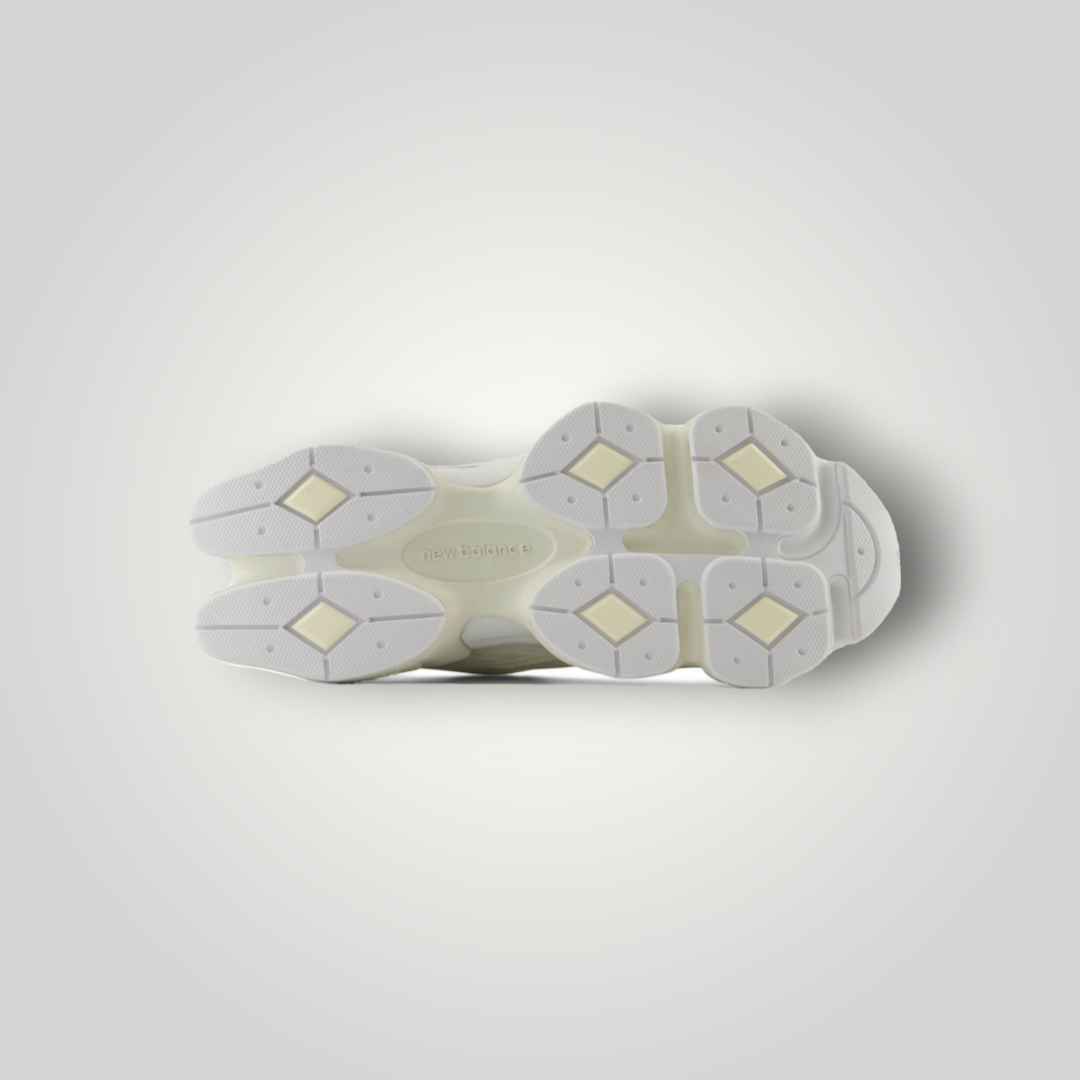 NDO Clothing New Balance U9060 Sneaker in Angora Sea Salt, Ansicht der strukturierten Kunststoff-Laufsohle von unten.