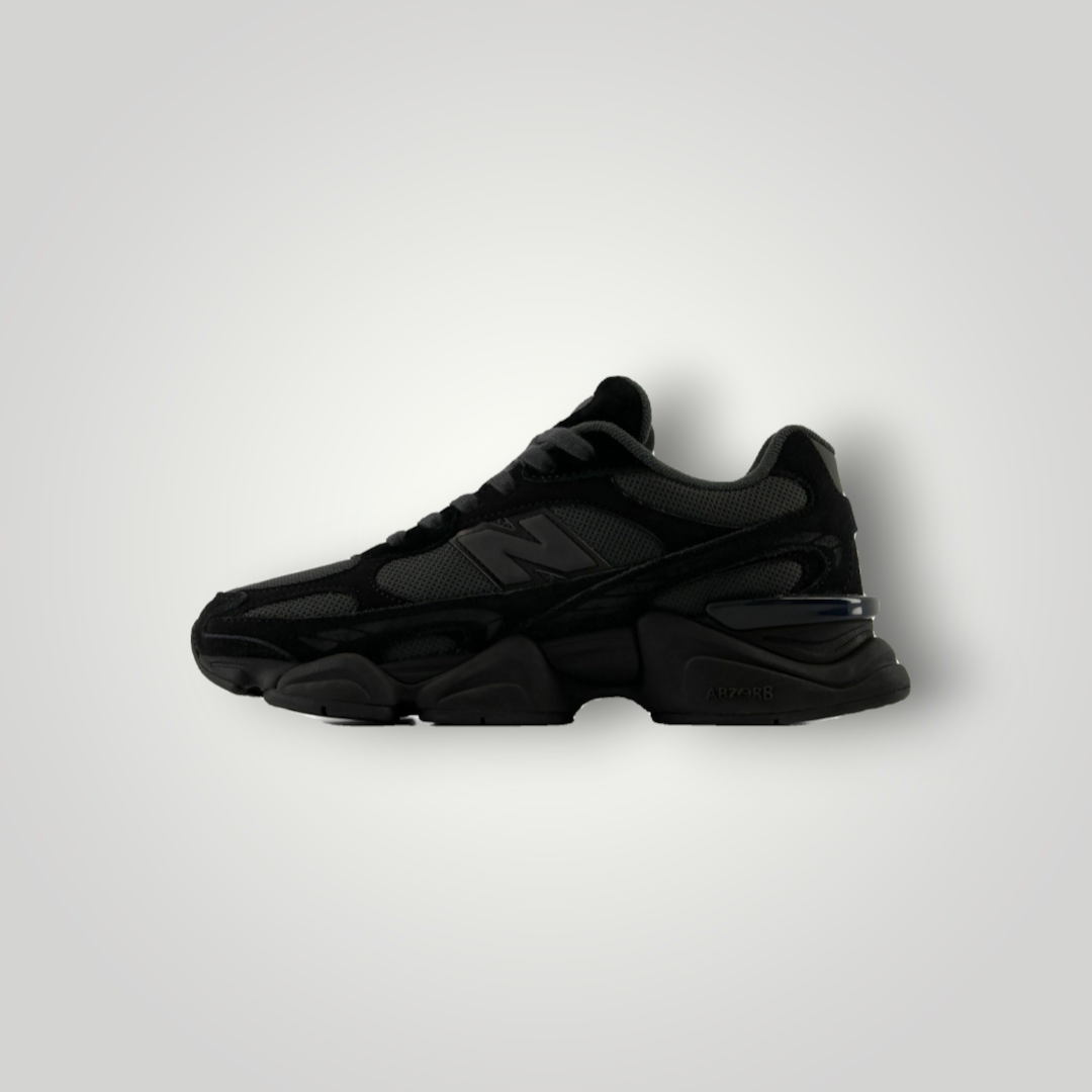 NDO Clothing New Balance U9060 Sneaker in Schwarz aus Veloursleder mit markanter Abzorb-Dämpfung und Schnürung