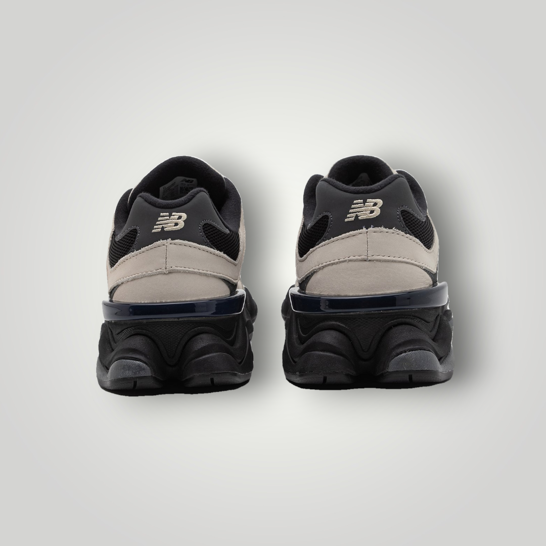 NDO Clothing New Balance U9060 Sneaker in Schwarz und Off-White, Rückansicht mit markantem Design und Logo