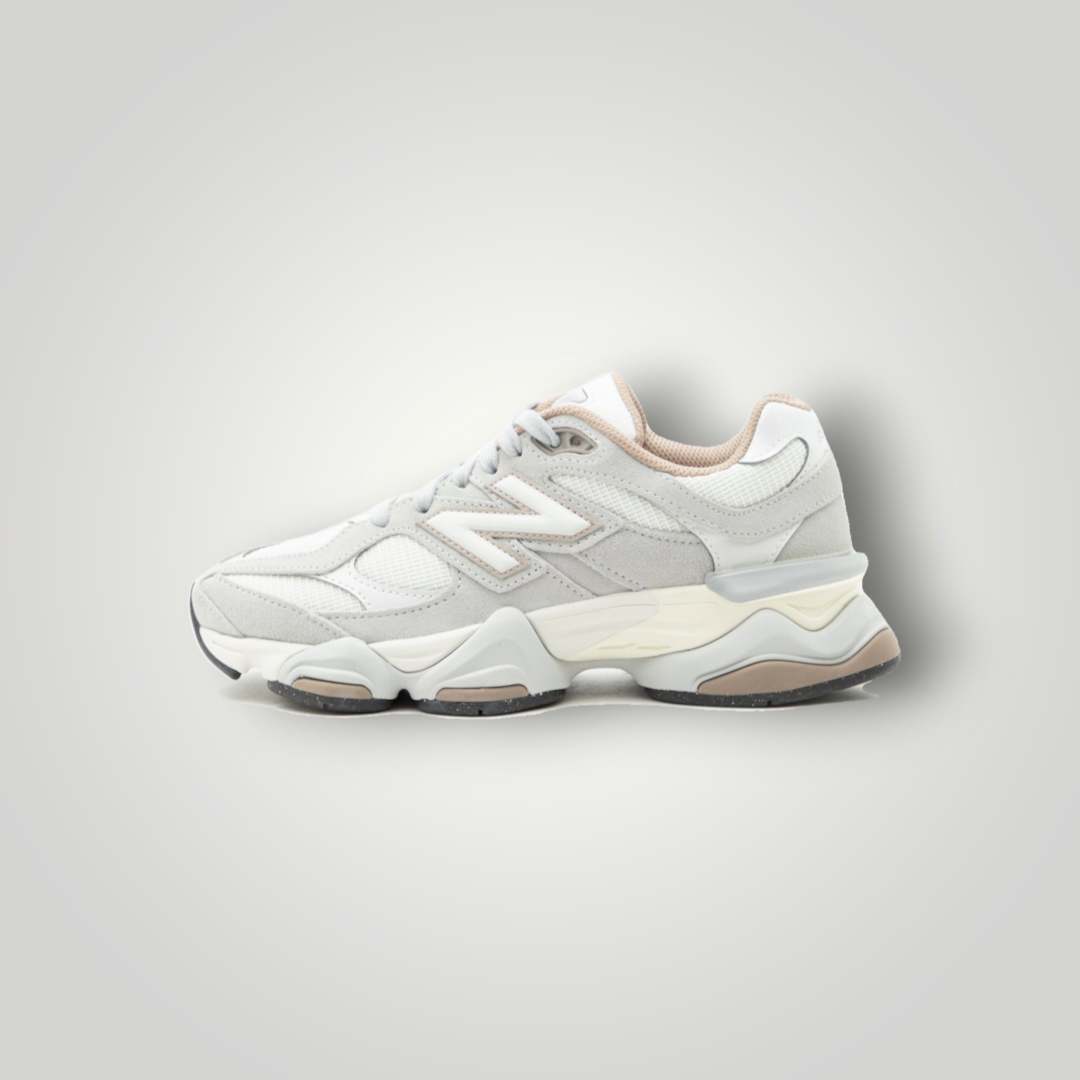 NDO Clothing New Balance U9060 Sneaker in Driftwood und Sea Salt mit Mesh-Obermaterial und Wildleder-Details