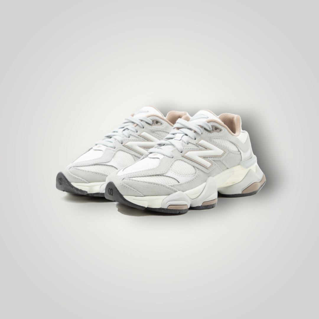 NDO Clothing New Balance U9060 Sneaker in Driftwood und Sea Salt aus Mesh und Wildleder mit klobiger Sohle