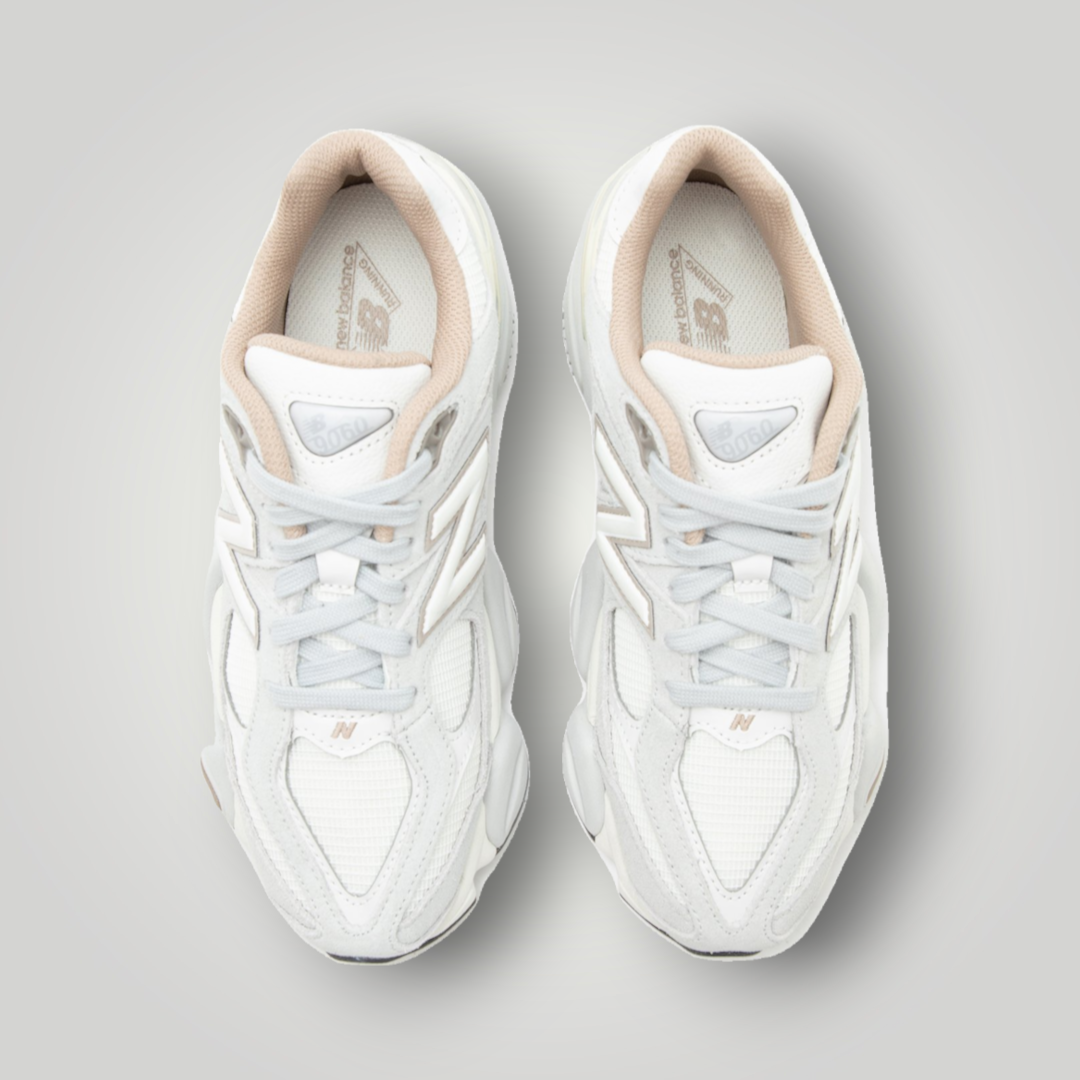 NDO Clothing New Balance U9060 Sneaker in Driftwood und Sea Salt aus Mesh, Leder und Wildleder in Draufsicht