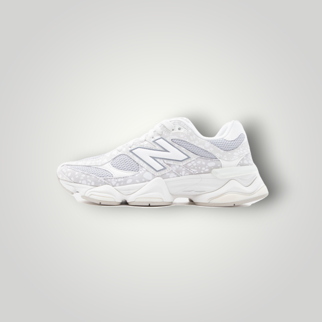 NDO Clothing New Balance U9060 Sneaker in Grau und Weiß mit Mesh-Einsätzen, Wildleder-Details und Animal-Print-Muster