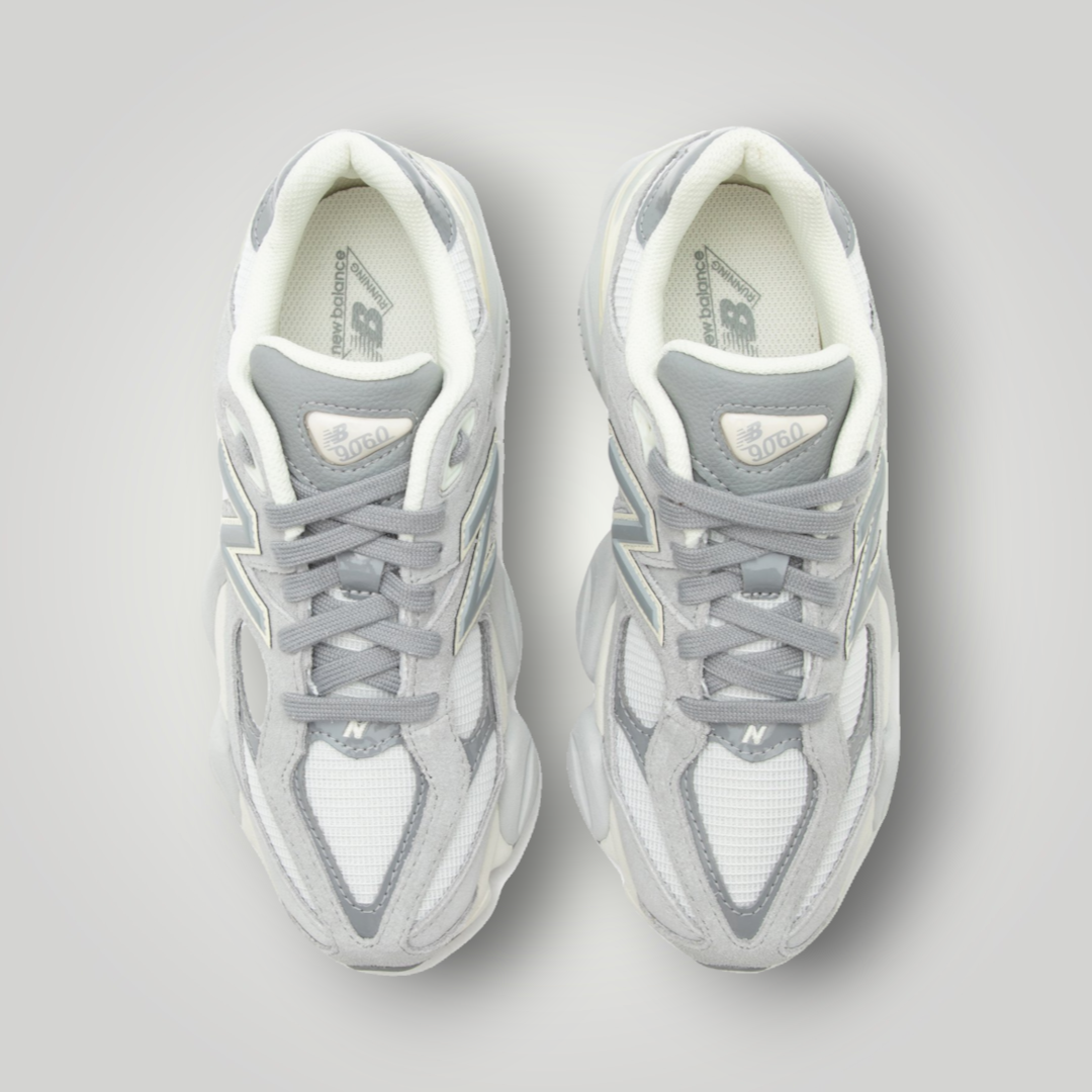 NDO Clothing New Balance U9060 Sneaker in Grau und Weiß mit Mesh-Obermaterial und Wildleder-Einsätzen