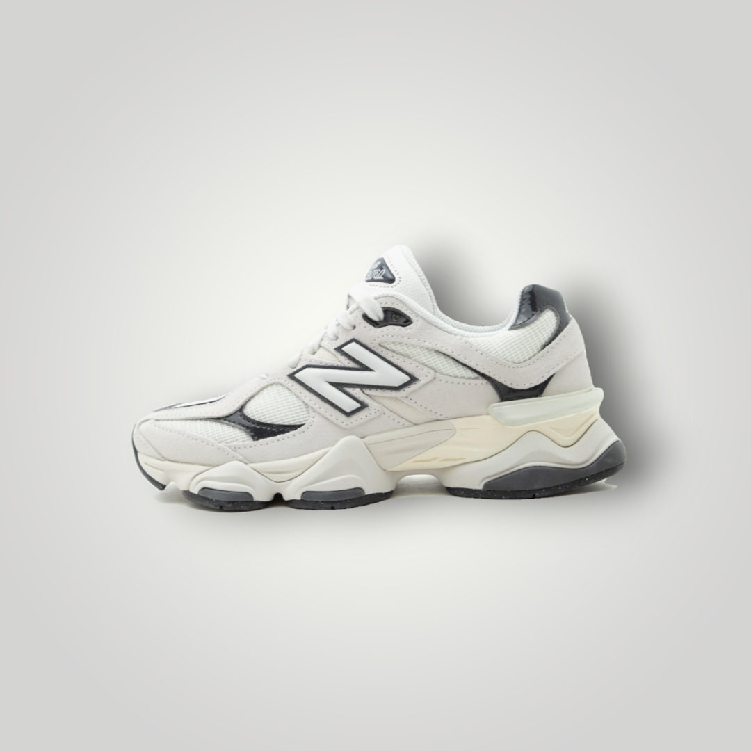 NDO Clothing New Balance U9060 Sneaker in Reflection und Sea Salt aus Mesh, Leder und Wildleder mit Abzorb-Dämpfung.