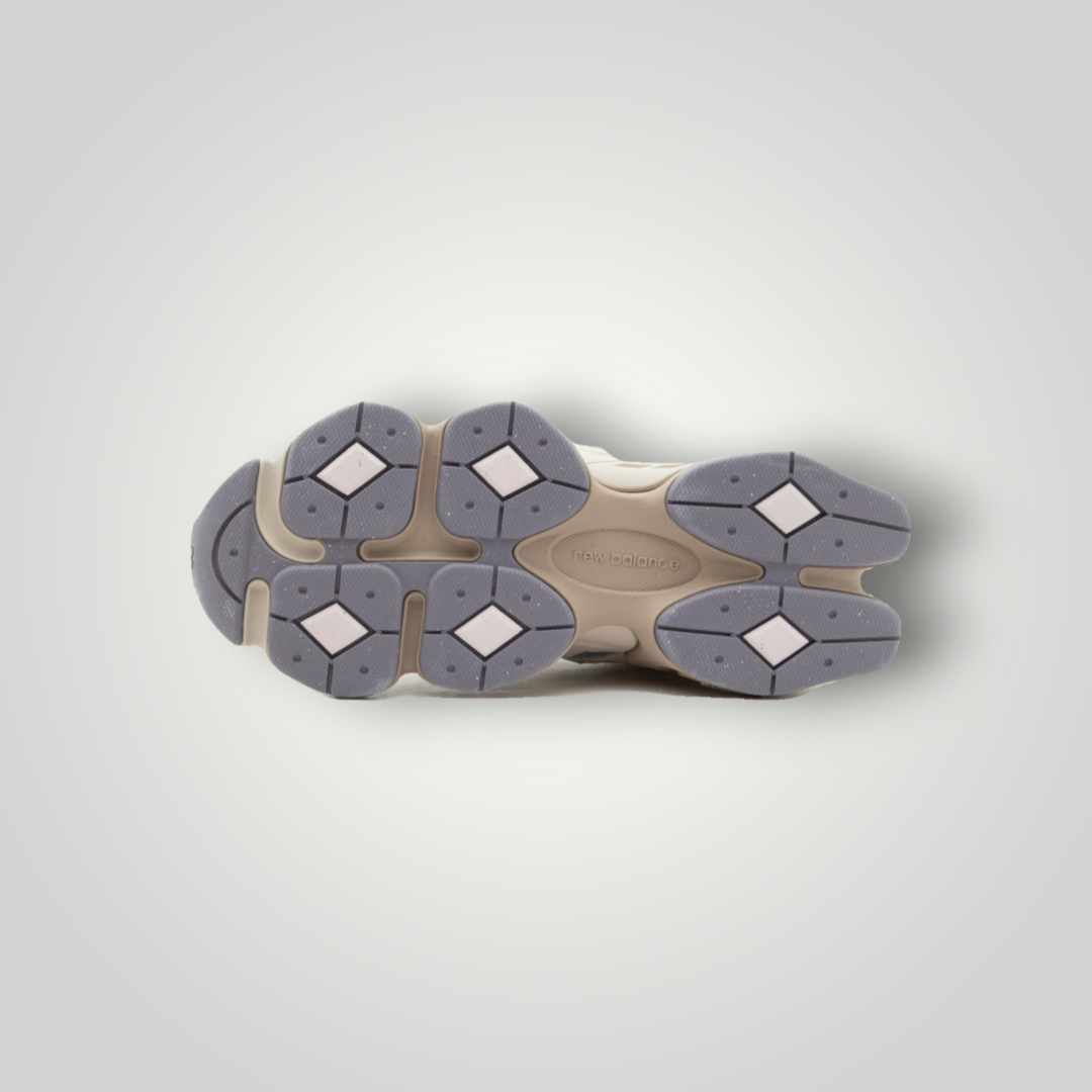 NDO Clothing New Balance U9060 Sneaker in Timberwolf und Driftwood, Ansicht der strukturierten Kunststoff-Laufsohle