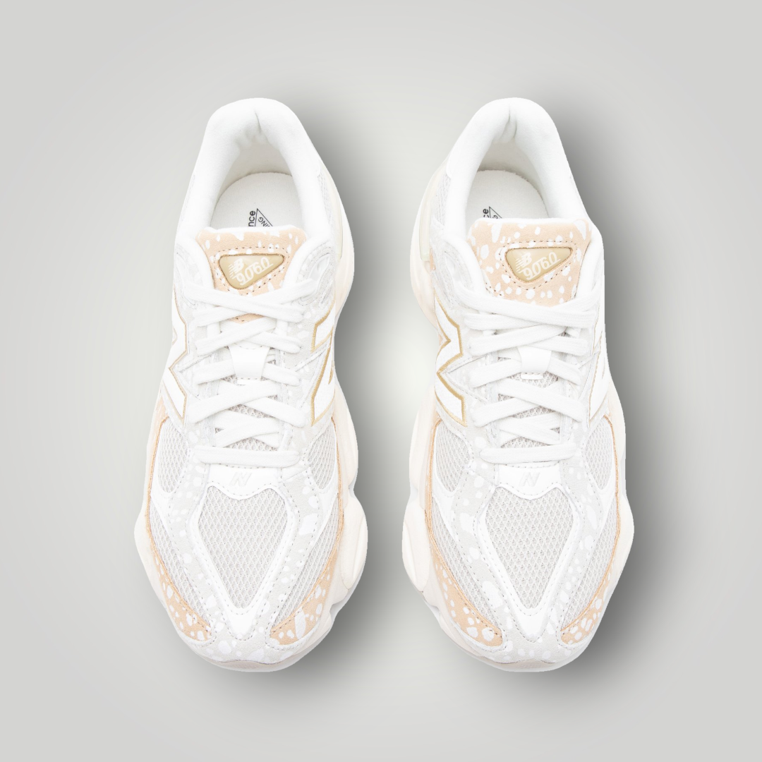 NDO Clothing New Balance U9060 Sneaker in Toasted Sesame und Sea Salt mit Mesh-Obermaterial und Animal-Print-Details.