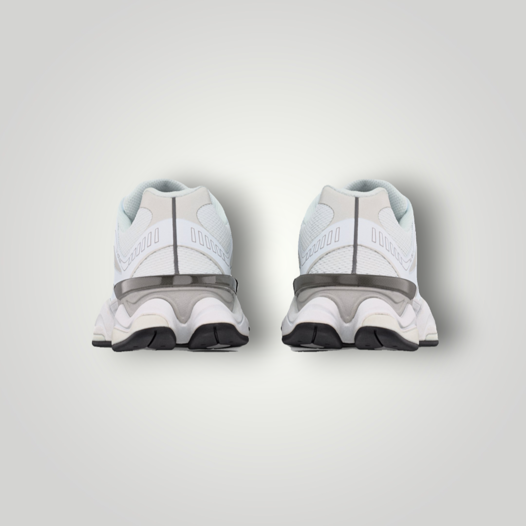 NDO Clothing New Balance U9060 Sneaker in Weiß und Grau, Rückansicht mit markanter Sohle und Mesh-Details