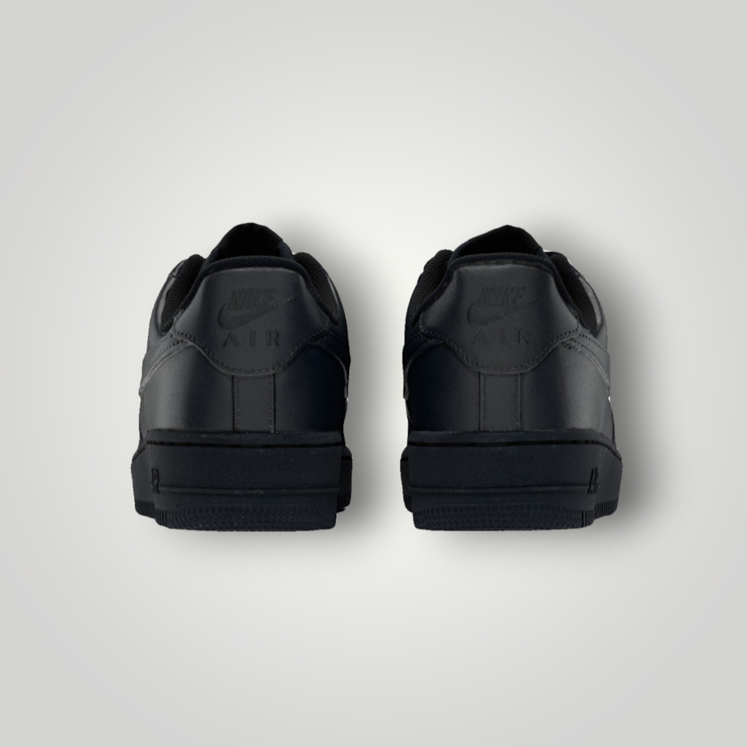 Rückansicht der schwarzen Nike Sportswear AIR FORCE 1 07 Sneaker aus Leder bei NDO Clothing
