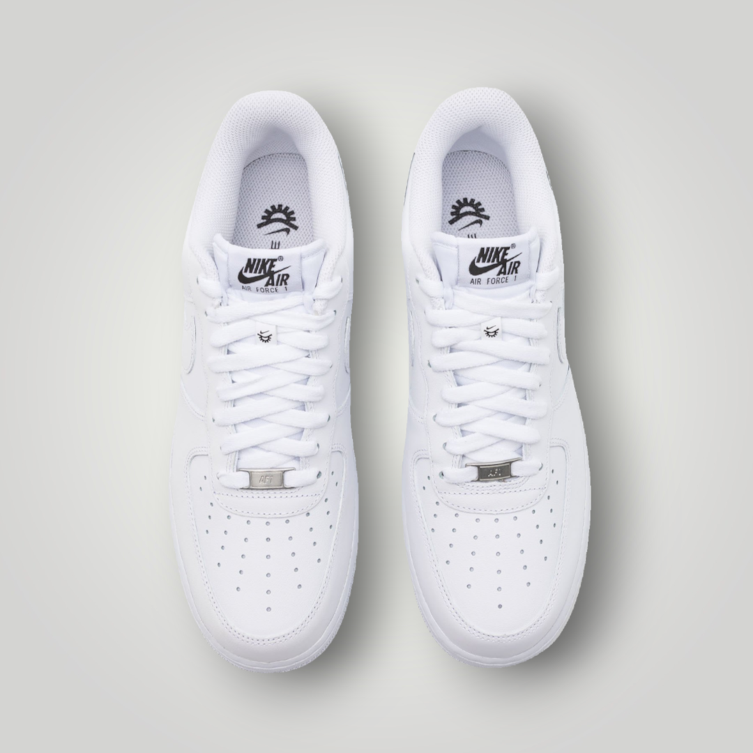NDO Clothing Nike Air Force 1 07 FlyEase Sneaker in Weiß aus Leder mit Schnürung und runder Schuhspitze