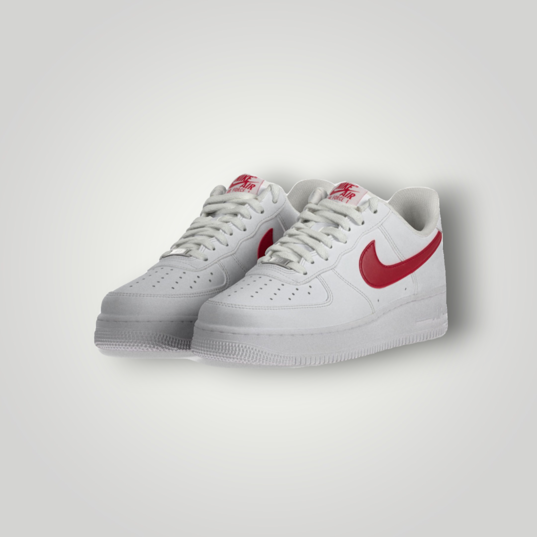 NDO Clothing Nike Air Force 1 07 ESS Sneaker in Weiß mit roten Akzenten aus Leder mit Schnürung