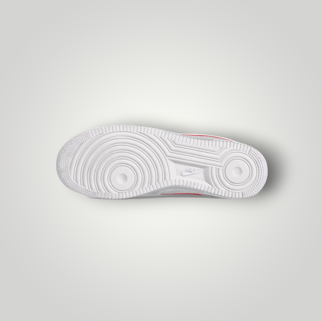 NDO Clothing Nike Air Force 1 07 ESS Sneaker mit weißer Gummilaufsohle und charakteristischem kreisförmigem Profil