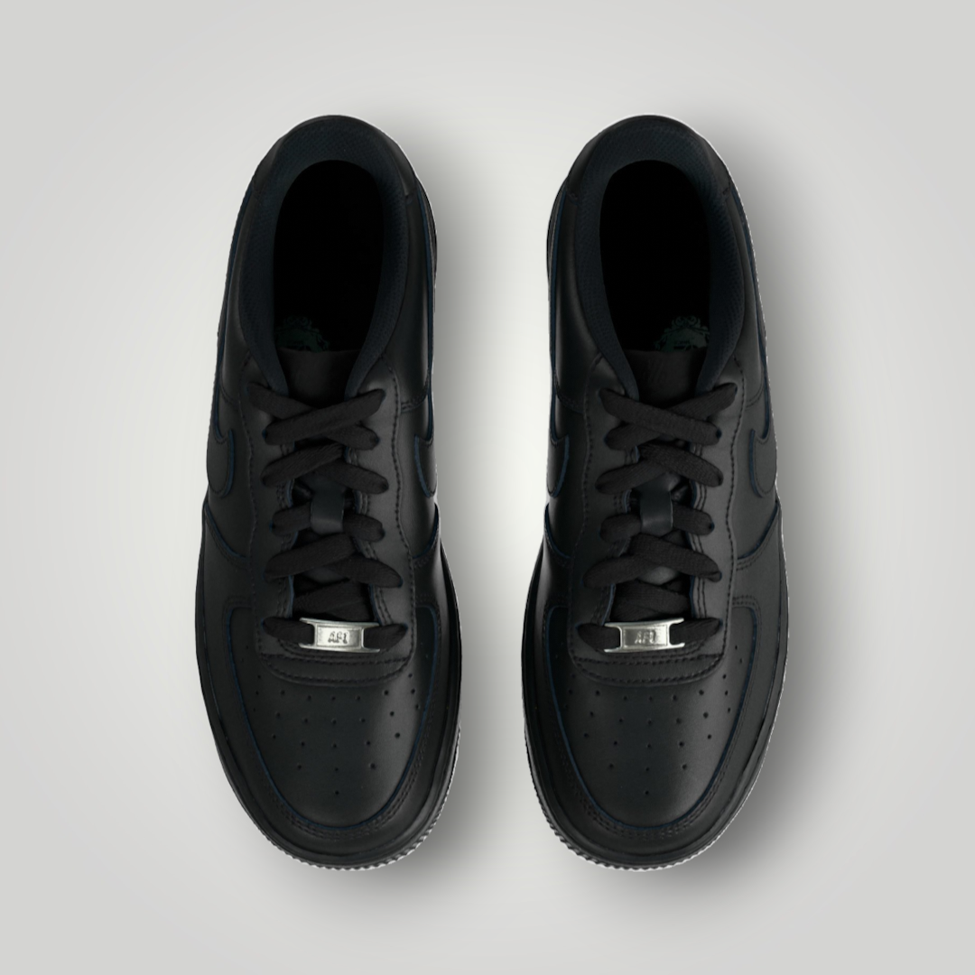 NDO Clothing Nike Air Force 1 LE Sneaker in Schwarz aus Leder mit Schnürung und runder Schuhspitze in Draufsicht