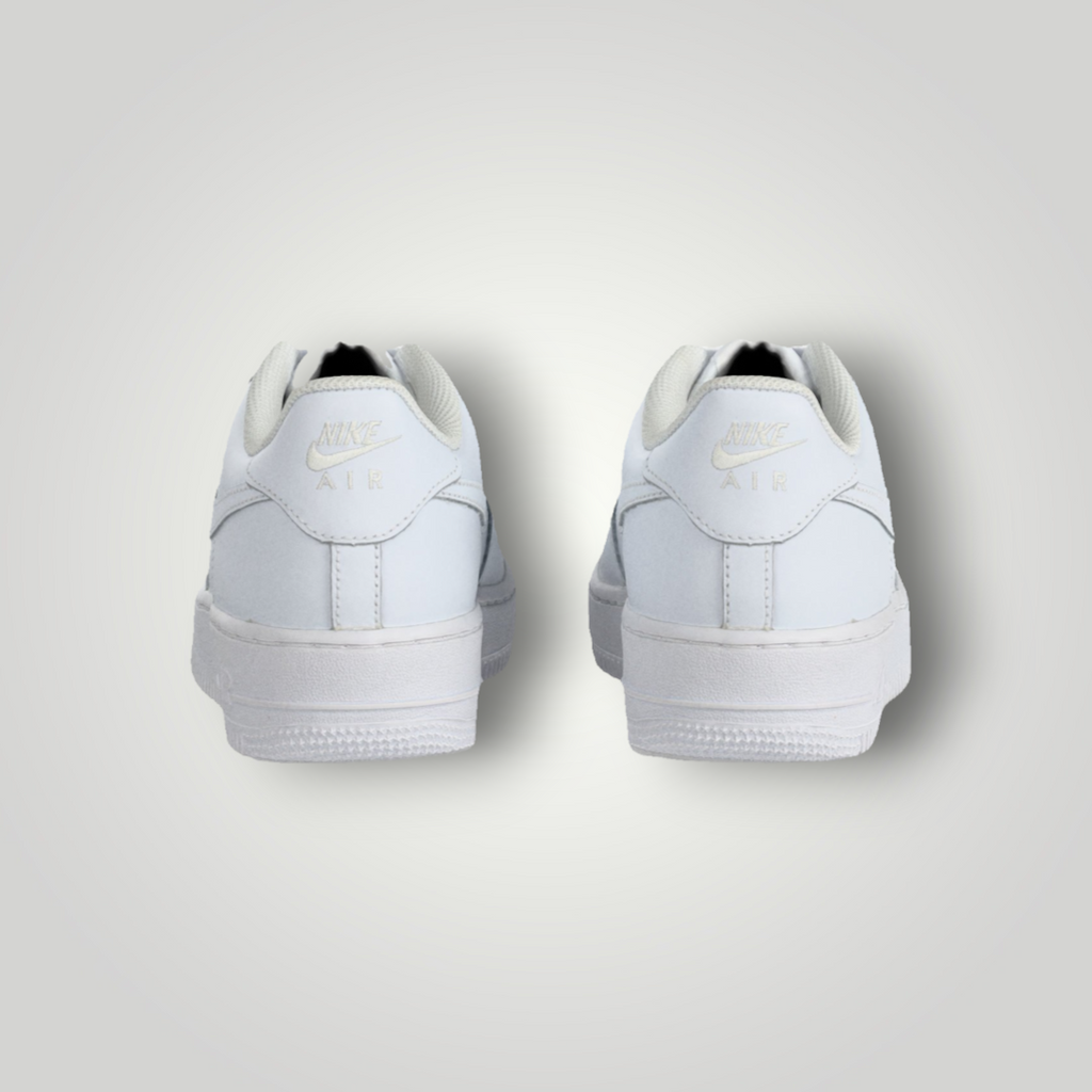 NDO Clothing Nike Air Force 1 LE Sneaker in Weiß aus Leder, Rückansicht der klassischen Basketballschuhe