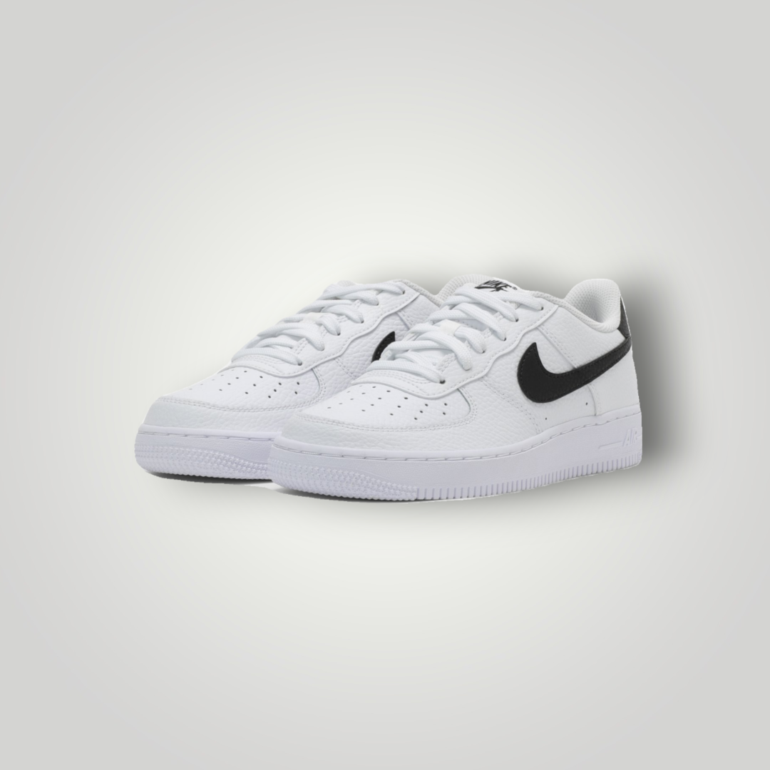 NDO Clothing Nike Air Force 1 Sneaker in Weiß mit schwarzem Swoosh aus Leder und Kunstleder