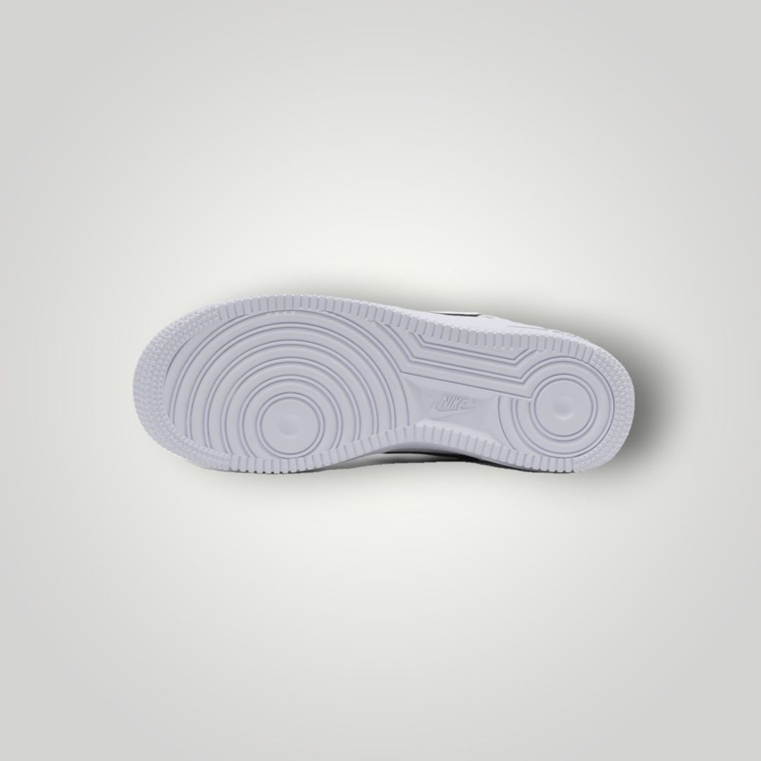 NDO Clothing Nike Air Force 1 Sneaker mit weißer, abriebfester Gummisohle und charakteristischem Profil