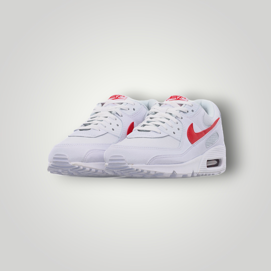 NDO Clothing Nike Air Max 90 Sneaker in Weiß und University Rot mit Mesh-Obermaterial und sichtbarer Air-Dämpfung.