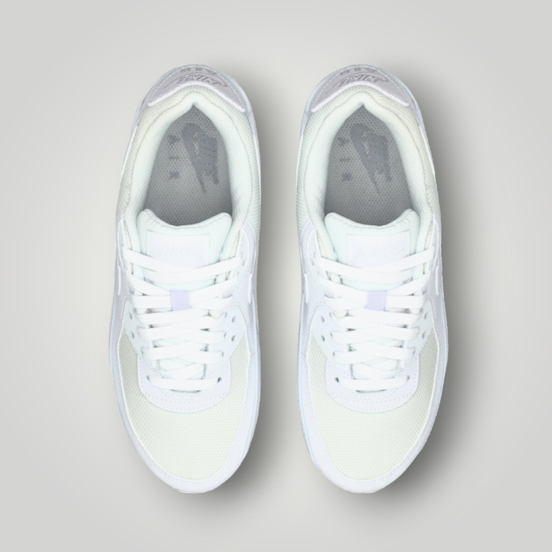 NDO Clothing Nike Air Max 90 Sneaker in Weiss und Wolfsgrau aus Leder und Mesh in der Draufsicht