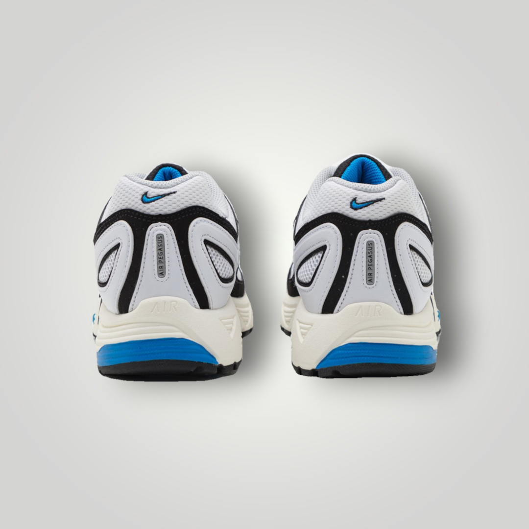 NDO Clothing Nike Air Pegasus 2005 Sneaker in Weiss Blau Schwarz mit Mesh-Details und Logo-Stickerei von hinten