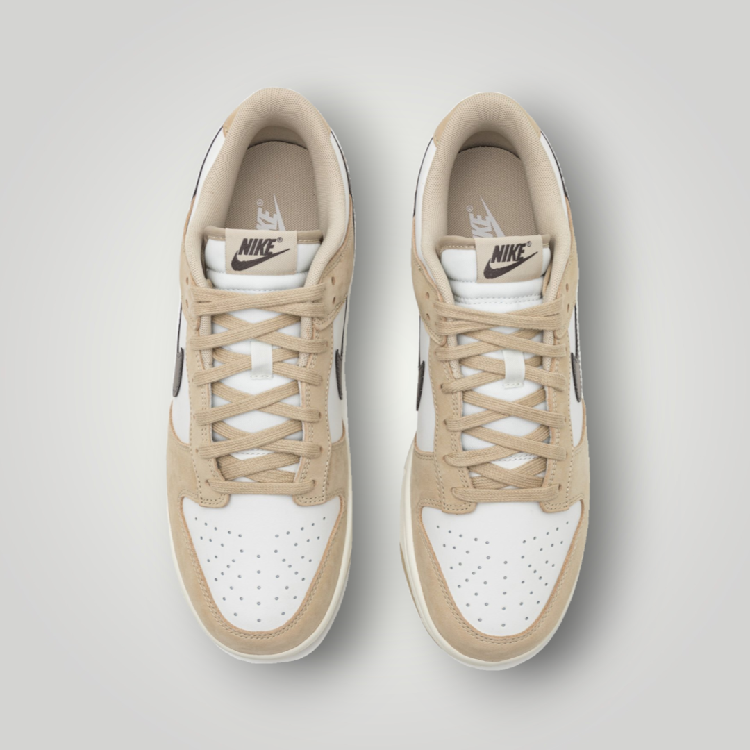 NDO Clothing Nike Dunk Low Sneaker in Desert Khaki, Med Ash und Summit White aus Leder mit Schnürung