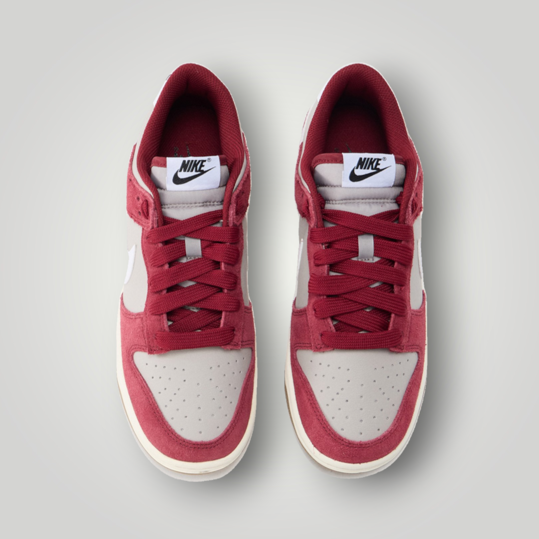 NDO Clothing Nike Dunk Retro Sneaker in College-Grau und Team-Rot mit Schnürung, Obermaterial aus Leder