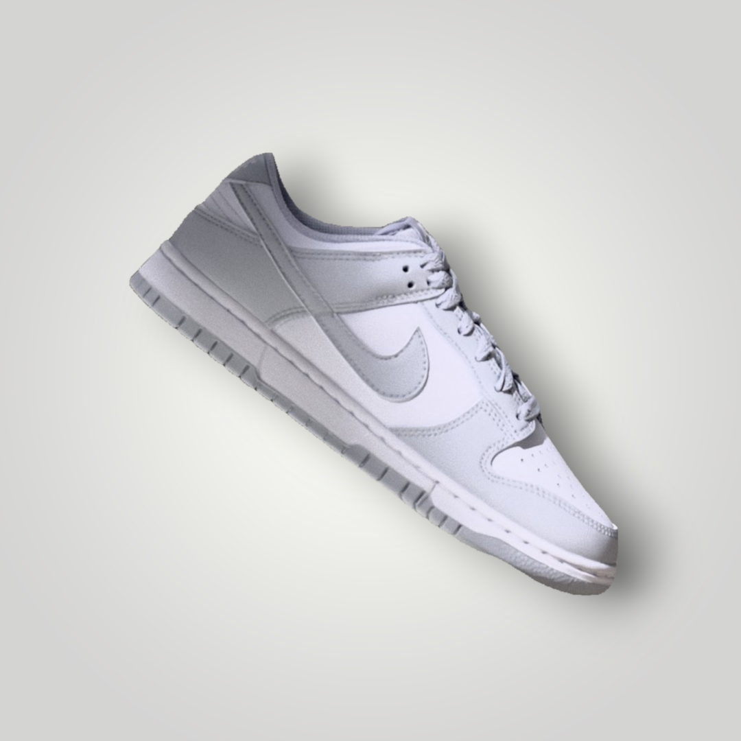 NDO Clothing Nike Dunk Retro Sneaker in Weiss und Light Smoke Grey aus Kunstleder mit flacher Sohle