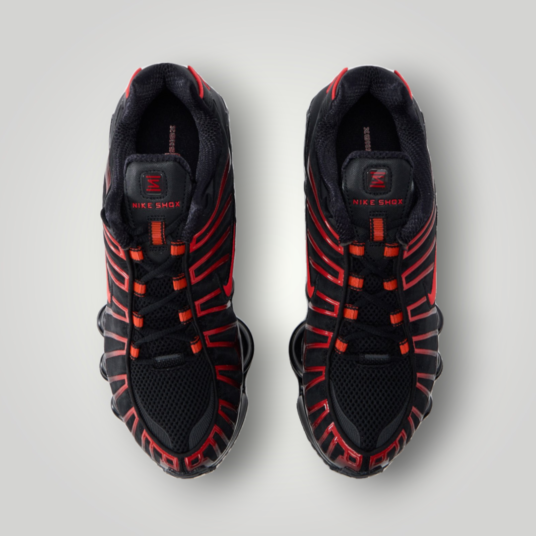 NDO Clothing Nike Shox TL Sneaker in Schwarz und Light Crimson mit atmungsaktivem Mesh und markanter Dämpfung