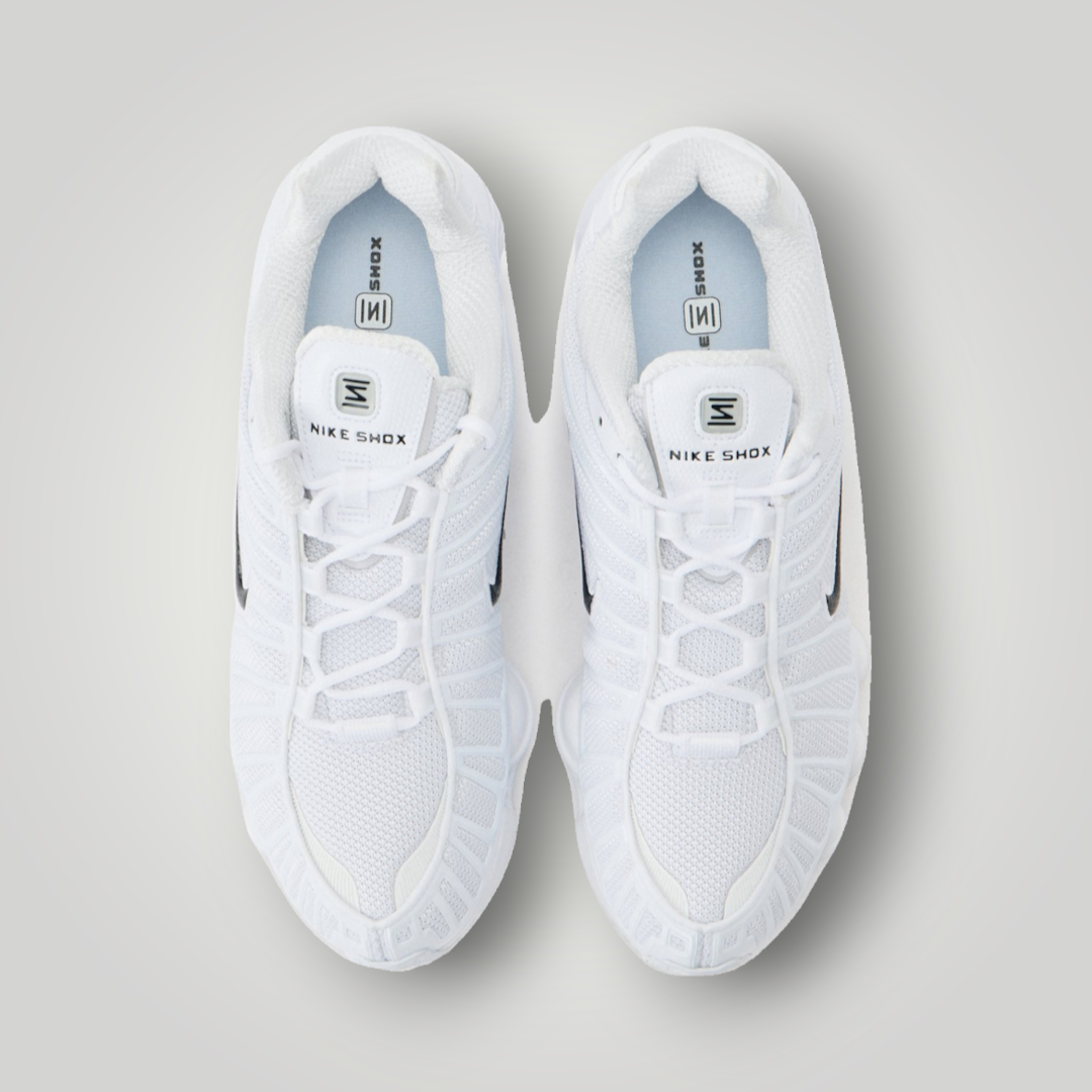 NDO Clothing Nike Sportswear SHOX TL Sneaker in Weiß mit schwarzem Logo und atmungsaktivem Mesh-Obermaterial