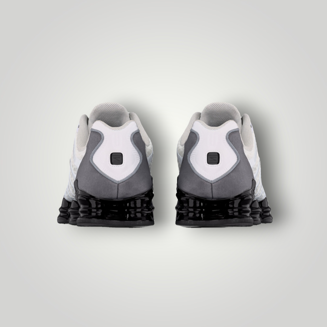 NDO Clothing Nike Shox TL Sneaker in Weiß und Grau mit markanter schwarzer 4-Säulen-Dämpfung, Rückansicht