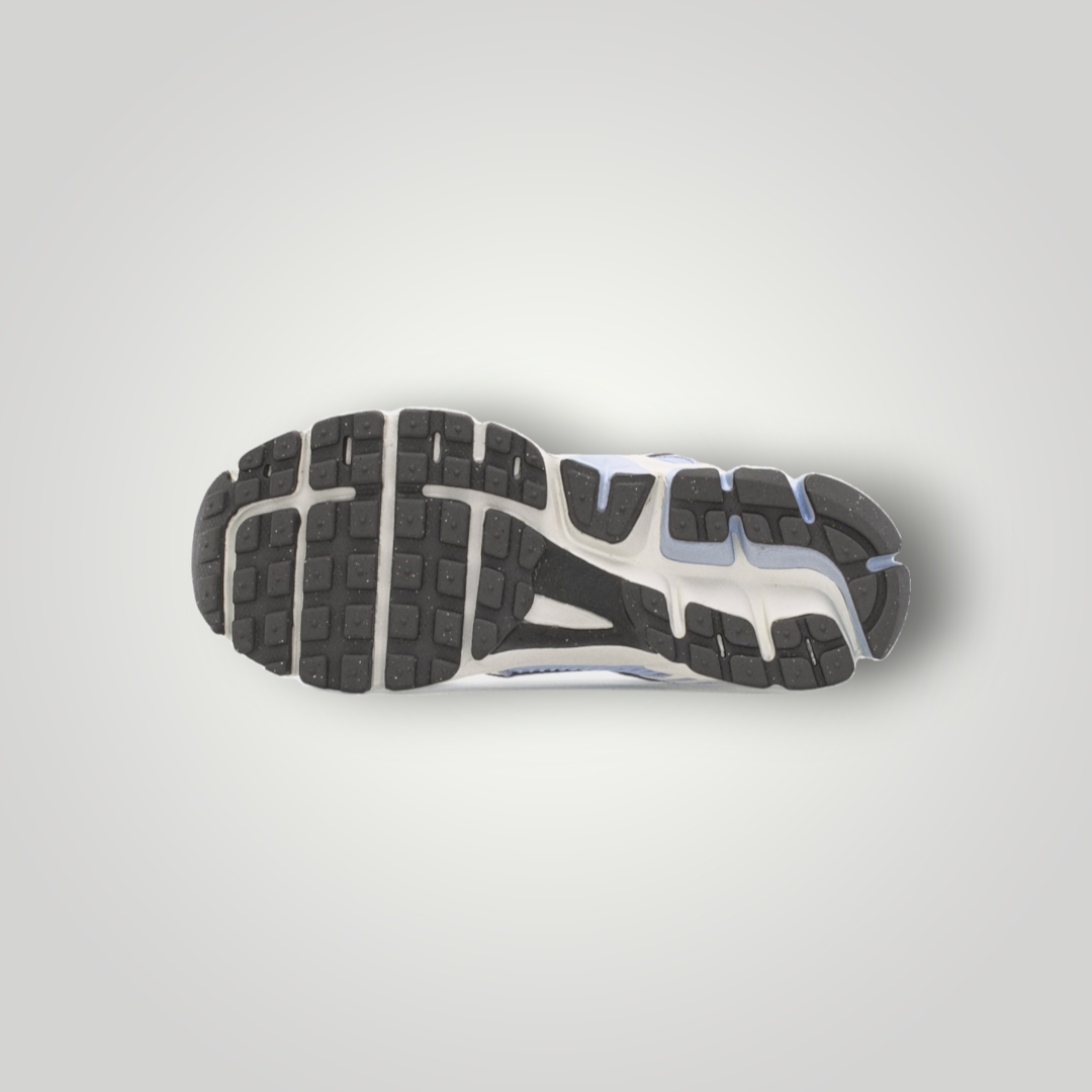 NDO Clothing Nike Sportswear Vomero 5 Sneaker Sohle in Football Grey und Summit White mit strukturiertem Profil