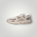 NDO Clothing Nike Vomero 5 Sneaker in Phantom und Light Bone mit Mesh-Obermaterial und reflektierenden Details