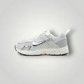 NDO Clothing Nike Vomero 5 Sneaker in Grau und Metallic-Silber mit Mesh-Obermaterial und reflektierenden Details