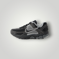 NDO Clothing Nike Zoom Vomero Sneaker in Anthrazit und Schwarz mit Mesh-Obermaterial und silbernen Details