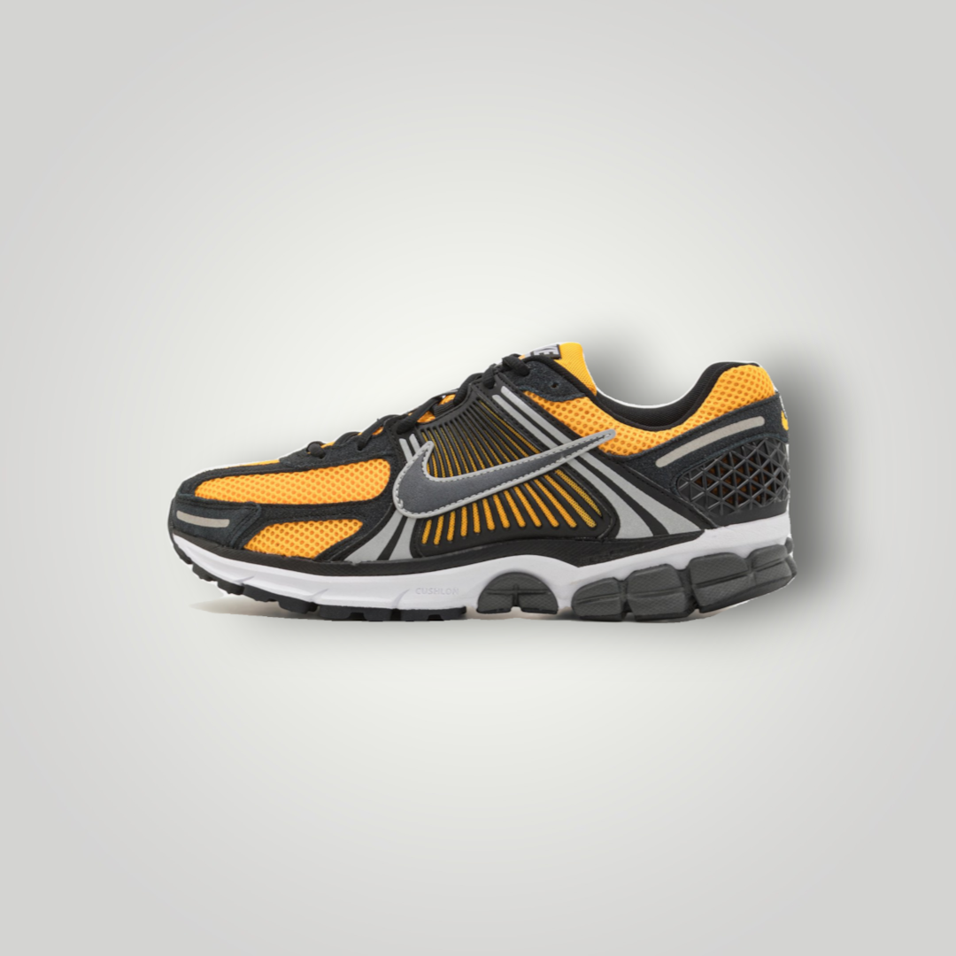 NDO Clothing Nike Zoom Vomero 5 Sneaker in Sundial Gelb und Schwarz mit Mesh-Obermaterial und Metallic-Details