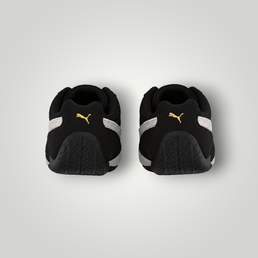 NDO Clothing Puma SPEEDCAT OG JR Sneaker in Schwarz mit weißem Logo und goldener Puma-Katze, Rückansicht