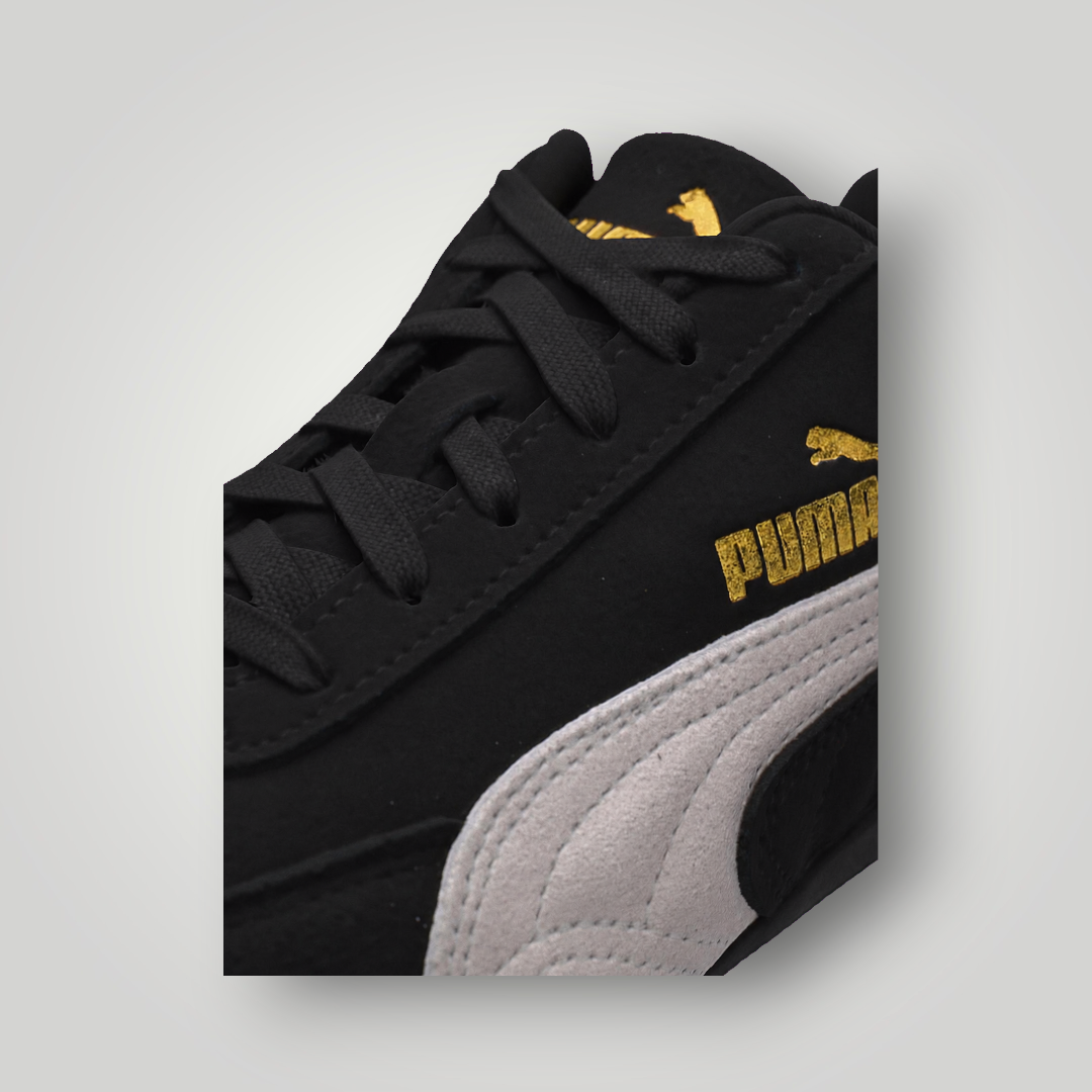 NDO Clothing Puma Speedcat OG Sneaker aus schwarzem Veloursleder mit goldenem Logo und weißem Seitenstreifen