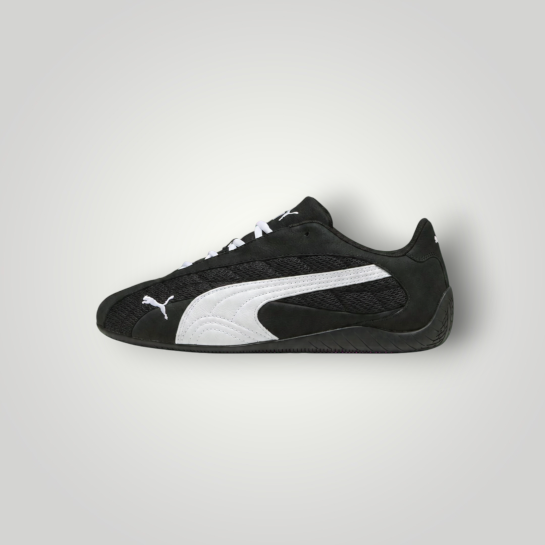 NDO Clothing Puma Speedcat Plus Unisex Sneaker in Schwarz und Weiß mit Textilobermaterial und flacher Gummisohle